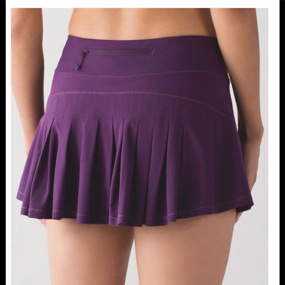 LULULEMON 💜 circuit breaker skirt size 4 w/ bag .. VGUC ‼️